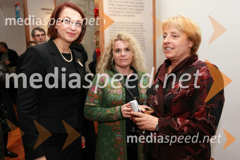 Mirjana Koren, direktorica Pokrajinskega muzeja Maribor, Jasmina Vidmar, mestna svetnica MOM, in Cveta Zalokar Oražem, vodja poslanske skupine ZaresMed bliščem in bedo srednjega veka, odprtje drugega dela stalne razstave v Pokrajinskem muzeju Maribor