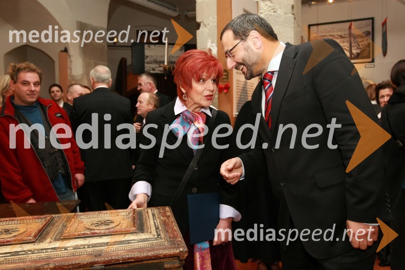Majda Širca, ministrica za kulturo in dr. József Györkös, državni sekretar Ministrstva za visoko šolstvo, znanost in tehnologijoMed bliščem in bedo srednjega veka, odprtje drugega dela stalne razstave v Pokrajinskem muzeju Maribor