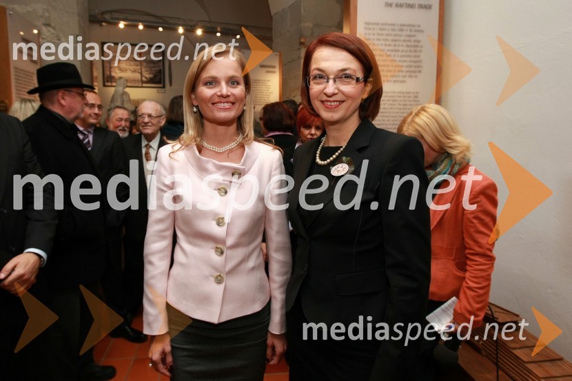 Katarina Kresal, ministrica za notranje zadeve in Mirjana Koren, direktorica Pokrajinskega muzeja MariborMed bliščem in bedo srednjega veka, odprtje drugega dela stalne razstave v Pokrajinskem muzeju Maribor