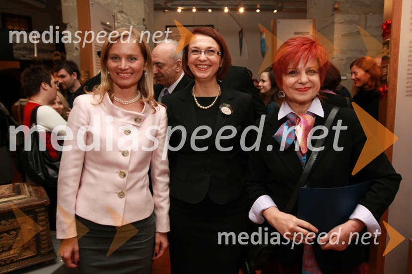 Katarina Kresal, ministrica za notranje zadeve, Mirjana Koren, direktorica Pokrajinskega muzeja Maribor, in Majda Širca, ministrica za kulturoMed bliščem in bedo srednjega veka, odprtje drugega dela stalne razstave v Pokrajinskem muzeju Maribor