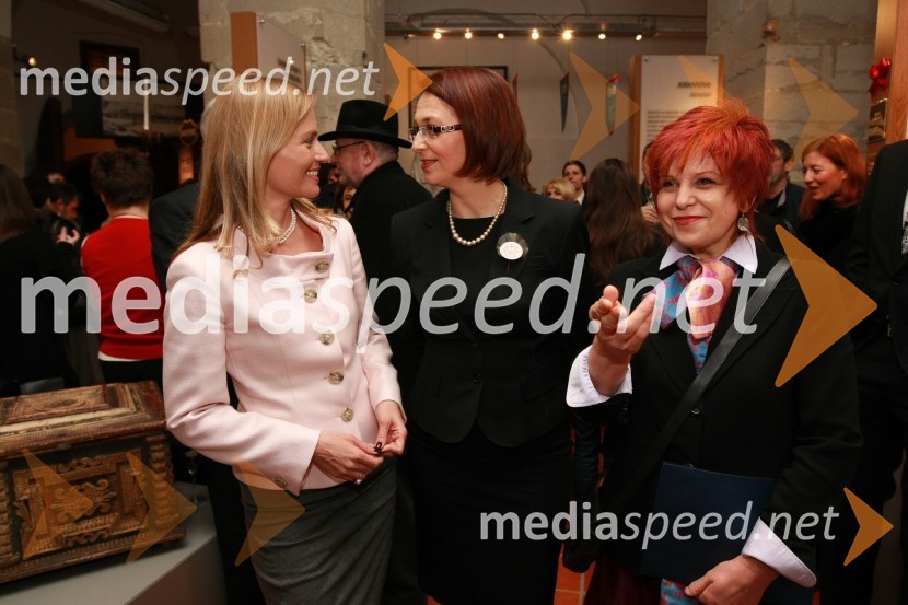 Katarina Kresal, ministrica za notranje zadeve, Mirjana Koren, direktorica Pokrajinskega muzeja Maribor, in Majda Širca, ministrica za kulturoMed bliščem in bedo srednjega veka, odprtje drugega dela stalne razstave v Pokrajinskem muzeju Maribor