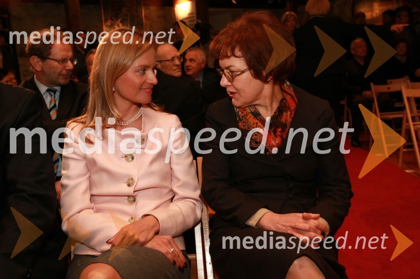 Katarina Kresal, ministrica za notranje zadeve, in mag. Majda Potrata, poslanka in predsednica odbora za kulturo, šolstvo, šport in mladinoMed bliščem in bedo srednjega veka, odprtje drugega dela stalne razstave v Pokrajinskem muzeju Maribor