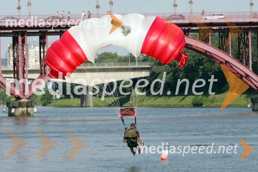 Skok padalca v DravoJET SKI, pokal Alpe Adria