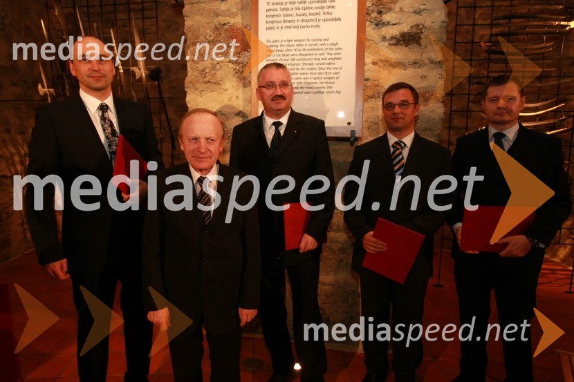 Meceni Pokrajinskega muzeja Maribor: Matjaž Kovačič, predsednik uprave Nova KBM d.d., dr. Jože Zagožen, direktor Holdinga Slovenskih Elektrarn (HSE), mag. Viljem Pozeb, direktor Holdinga slovenskih elektrarn (HSE), Andrej Tumpej, izvršni direktor za tehnično področje Dravske elektrarne Maribor (DEM) in mag. Igor Marinič, namestnik direktorja Pošte SlovenijeMed bliščem in bedo srednjega veka, odprtje drugega dela stalne razstave v Pokrajinskem muzeju Maribor