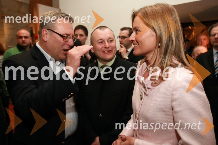 Milan Razdevšek, direktor Zavoda za turizem Maribor, Franc Kangler, župan Maribora in Katarina Kresal, ministrica za notranje zadeveMed bliščem in bedo srednjega veka, odprtje drugega dela stalne razstave v Pokrajinskem muzeju Maribor