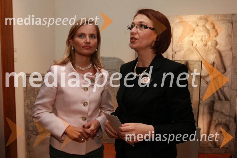 Katarina Kresal, ministrica za notranje zadeve in Mirjana Koren, direktorica Pokrajinskega muzeja MariborMed bliščem in bedo srednjega veka, odprtje drugega dela stalne razstave v Pokrajinskem muzeju Maribor