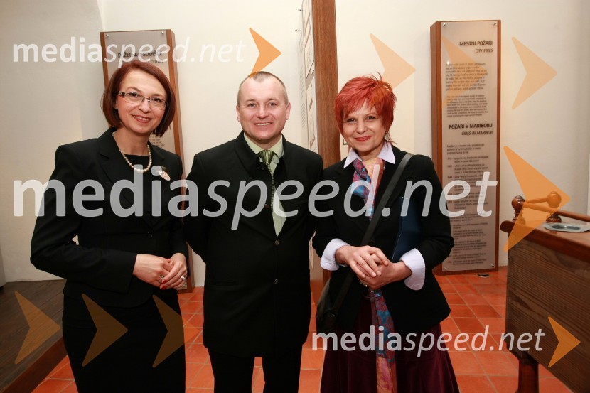 Mirjana Koren, direktorica Pokrajinskega muzeja Maribor, Franc Kangler, župan Maribora, in Majda Širca, ministrica za kulturoMed bliščem in bedo srednjega veka, odprtje drugega dela stalne razstave v Pokrajinskem muzeju Maribor