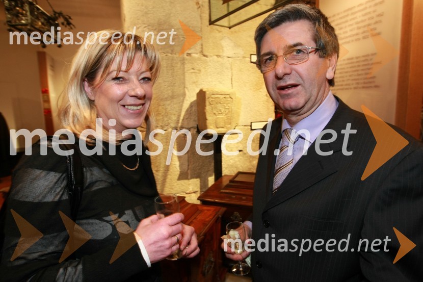 Tatjana Mileta, direktorica GIZ-a in mestna svetnica MOM-a in Avgust Heričko, mestni svetnik MOMMed bliščem in bedo srednjega veka, odprtje drugega dela stalne razstave v Pokrajinskem muzeju Maribor
