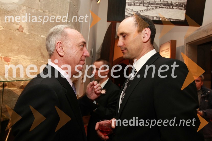 Janez Ujčič, generalni direktor RTS in mestni svetnik MOM in Matjaž Kovačič, predsednik uprave Nove KBMMed bliščem in bedo srednjega veka, odprtje drugega dela stalne razstave v Pokrajinskem muzeju Maribor