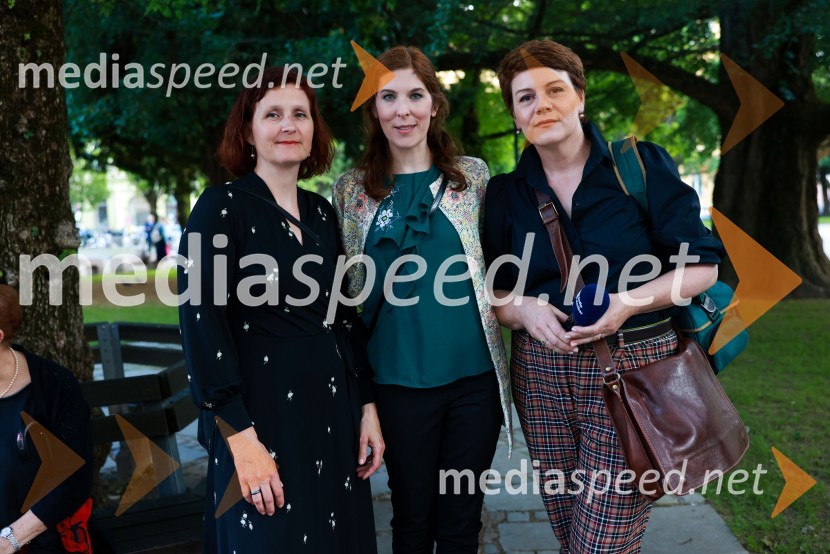  Andreja Sršen Dobaj, dopisnica STA;  Petra Skok, novinarka, TV Maribor;  ... 58. Borštnikovo srečanje, slavnostna otvoritev s predstavo La Tempesta / Vihar