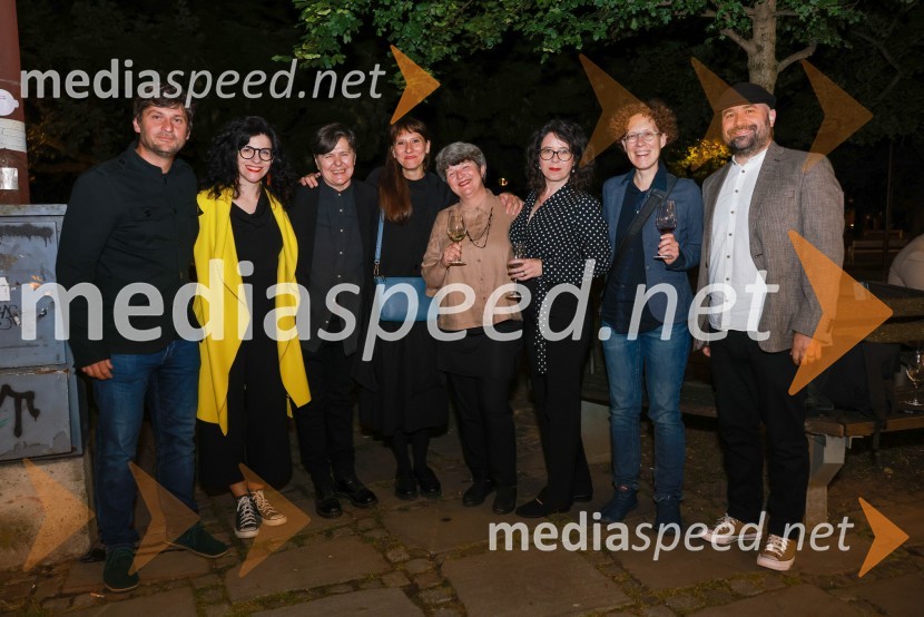  Klemen Brvar, direktor mariborske knjižnice;  Jelka Vrečko, vodja kabineta župana MO Maribor;  ... ;  Asja Grauf, flavtistka;  Mojca Redjko, samostojna kulturna delavka;  ... ;  ... ;  Igor Černe, pomočnik direktorice, Mariborska knjižnica58. Borštnikovo srečanje, slavnostna otvoritev s predstavo La Tempesta / Vihar