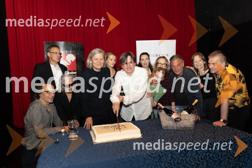  Marko  Mandić, igralec;   Igor  Samobor, igralec;  Bjanka Adžić Ursulov, kostumografinja;  Janusz Kica, režiser;  Maša Derganc, igralka;  Branko Šturbej, igralec;  Petra Govc, igralka;  Maruša Majer, igralka;  Silva Čušin Povše, dramska igralka;  Valter Dragan, igralec;  ... ;  ... Striček Vanja, premiera v SNG Drama Ljubljana