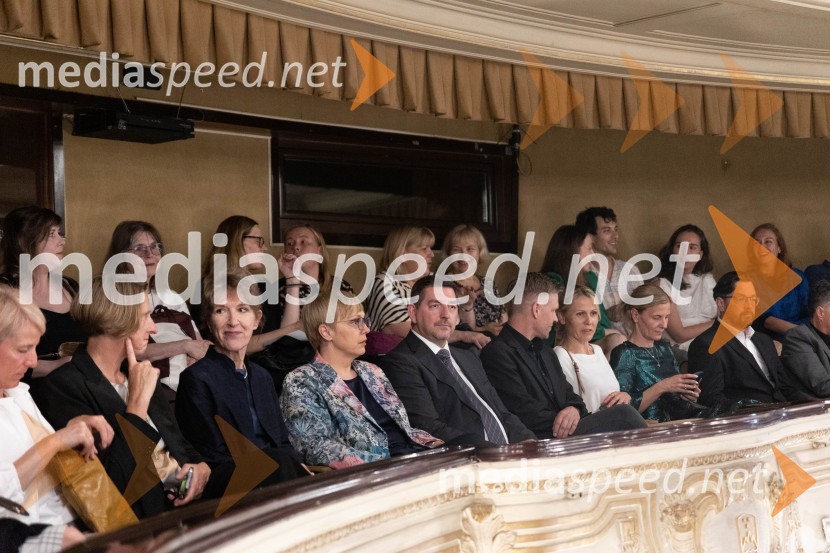  Vesna Jurca Tadel, ravnateljice SNG Drama Ljubljana; dr. Nataša Pirc Musar, predsednica Republike Slovenije; dr. Aleš Musar, lastnik Ruske dačeStriček Vanja, premiera v SNG Drama Ljubljana