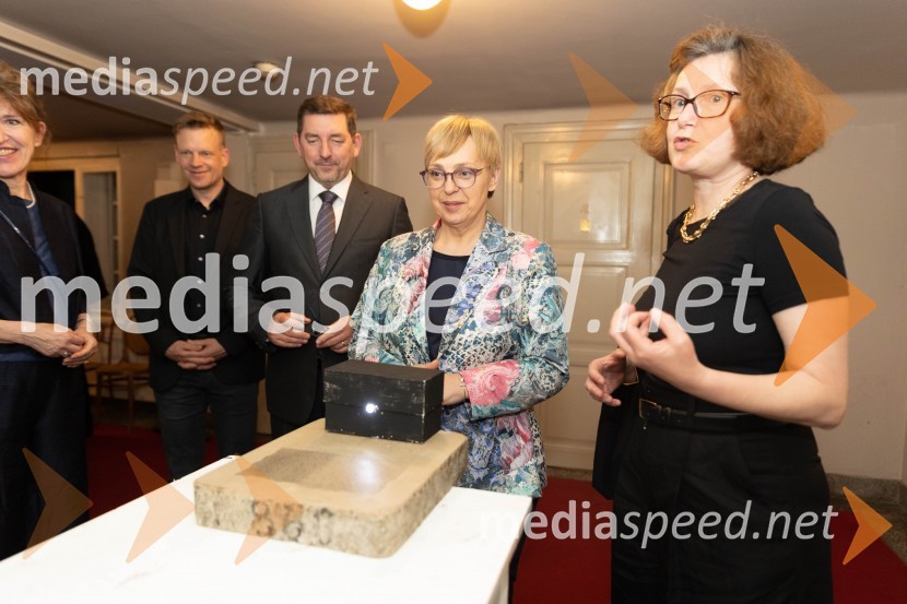  Luka Nabergoj, pomočnik ravnateljice SNG Drama Ljubljana; dr. Aleš Musar, lastnik Ruske dače; dr. Nataša Pirc Musar, predsednica Republike Slovenije;  ... Striček Vanja, premiera v SNG Drama Ljubljana