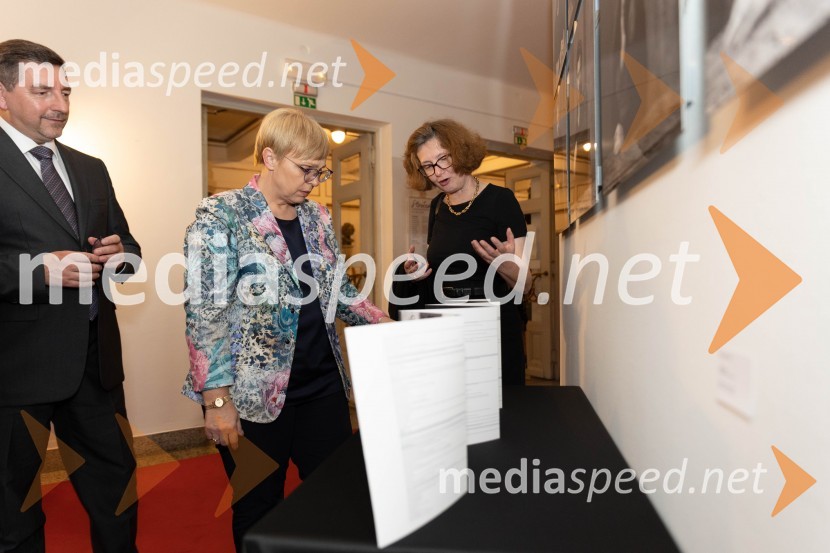 dr. Aleš Musar, lastnik Ruske dače; dr. Nataša Pirc Musar, predsednica Republike Slovenije;  ... Striček Vanja, premiera v SNG Drama Ljubljana