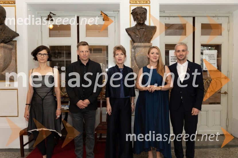  Špela  Zorn, vodja programa v SNG Drama;  Luka Nabergoj, pomočnik ravnateljice SNG Drama Ljubljana;  Vesna Jurca Tadel, ravnateljice SNG Drama Ljubljana;  Barbara Svetek, vodja službe za marketing SNG Drama Ljubljana;  Jernej Pristov, vodja službe za odnose z javnostmi SNG Drama LjubljanaStriček Vanja, premiera v SNG Drama Ljubljana