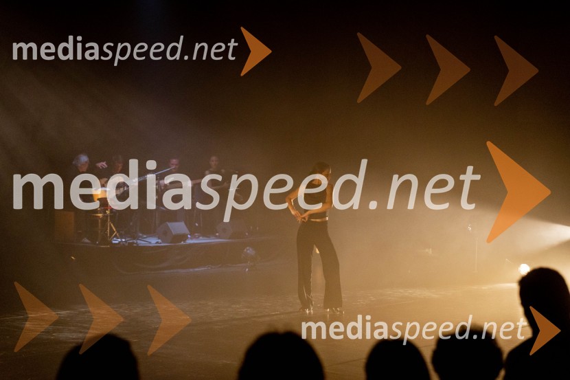  Ana PopovićOdlaganje spominov, plesno glasbena suita