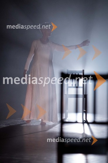  Špela KarbaOdlaganje spominov, plesno glasbena suita