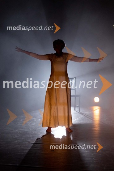  Špela KarbaOdlaganje spominov, plesno glasbena suita