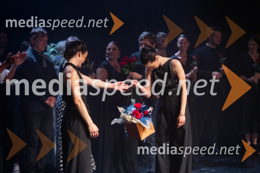  Ana Popović;  Urška Centa, plesalka flamenkaOdlaganje spominov, plesno glasbena suita