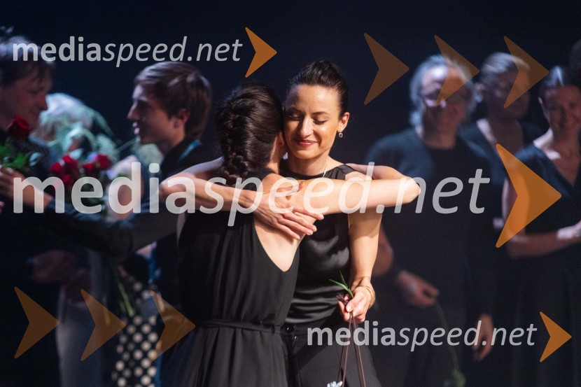  Ana Popović;  Urška Centa, plesalka flamenkaOdlaganje spominov, plesno glasbena suita