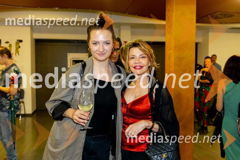  ... ;   Saša Kveder, avtorica knjige Tokrat bo drugačeOdlaganje spominov, plesno glasbena suita