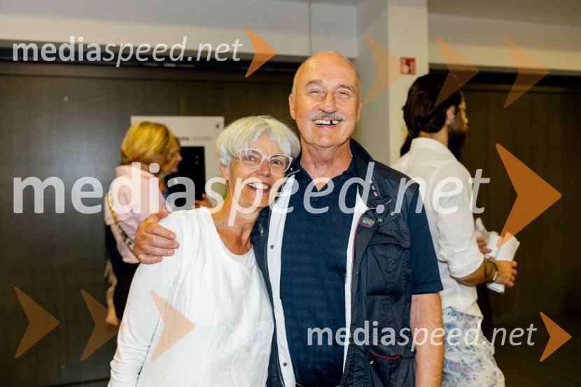  Špela Karba;  Rich KarbaOdlaganje spominov, plesno glasbena suita