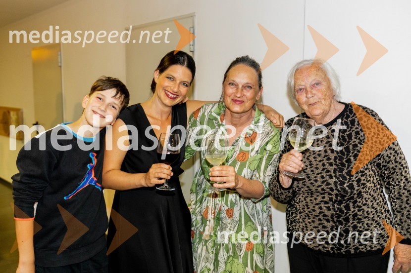  Maks Hočevar;  Ana Strnad Hočevar, novinarka;  Alenka Resinovič RezaOdlaganje spominov, plesno glasbena suita