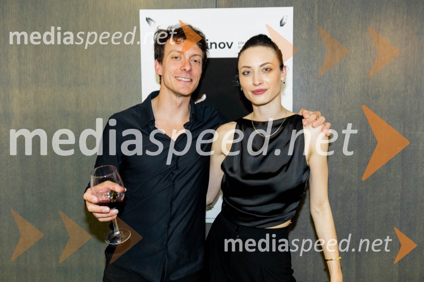  Izidor Erazem Grafenauer, kitarist, Coraviento;  Urška Centa, plesalka flamenkaOdlaganje spominov, plesno glasbena suita