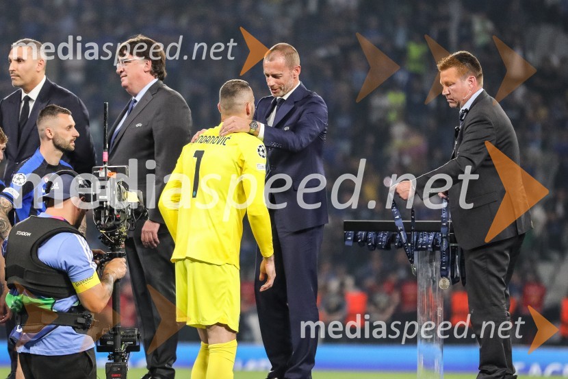  Samir Handanović, vratar;  Aleksander Čeferin, odvetnik in predsednik UEFEUEFA Champions League Final, nogometni finale lige prvakov