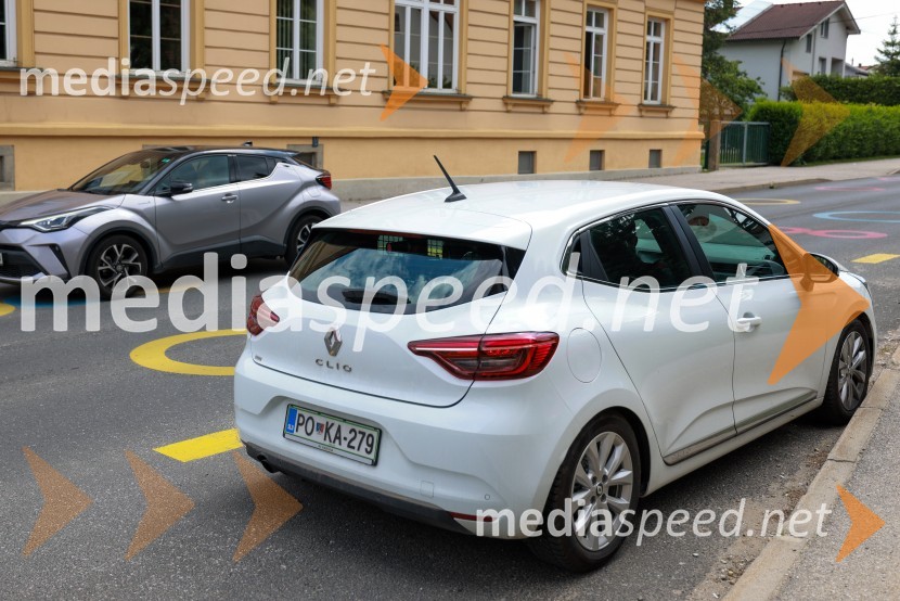 Radar mestnega redarstva Maribor pred Osnovno šolo Limbuš