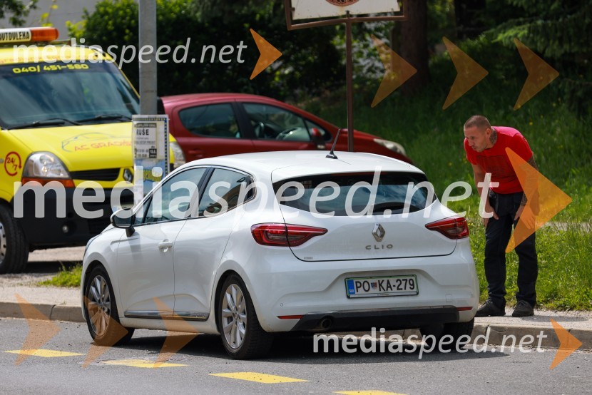 Radar mestnega redarstva Maribor pred Osnovno šolo Limbuš