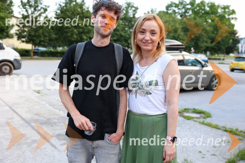 dr. Aleš Mendiževec, filozof;  Tina Dobnik, producentka MASKAOtvoritev Festivala performansa s predstavo Sladke skrbi