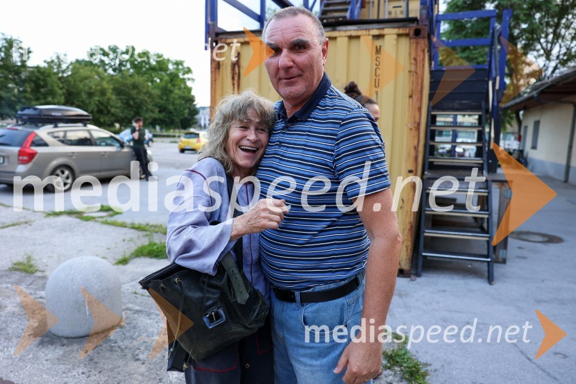  Ema Kugler, režiserka;  ... Otvoritev Festivala performansa s predstavo Sladke skrbi