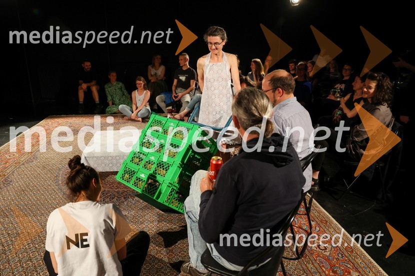  Barbara Kukovec, igralkaOtvoritev Festivala performansa s predstavo Sladke skrbi