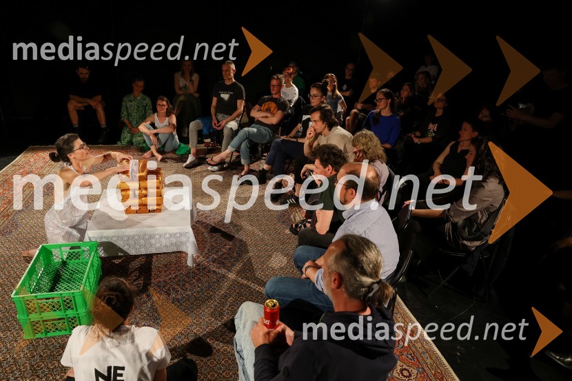  Barbara Kukovec, igralkaOtvoritev Festivala performansa s predstavo Sladke skrbi