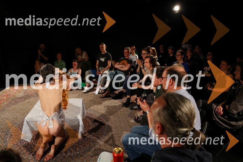  Barbara Kukovec, igralkaOtvoritev Festivala performansa s predstavo Sladke skrbi