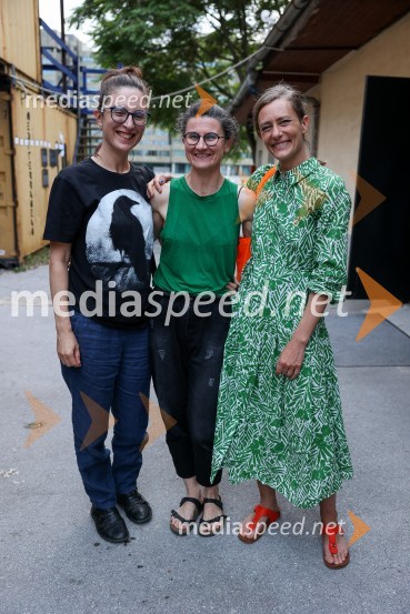  Daša Doberšek, igralka;  Barbara Kukovec, igralka;  Nataša Živković, koreografinjaOtvoritev Festivala performansa s predstavo Sladke skrbi