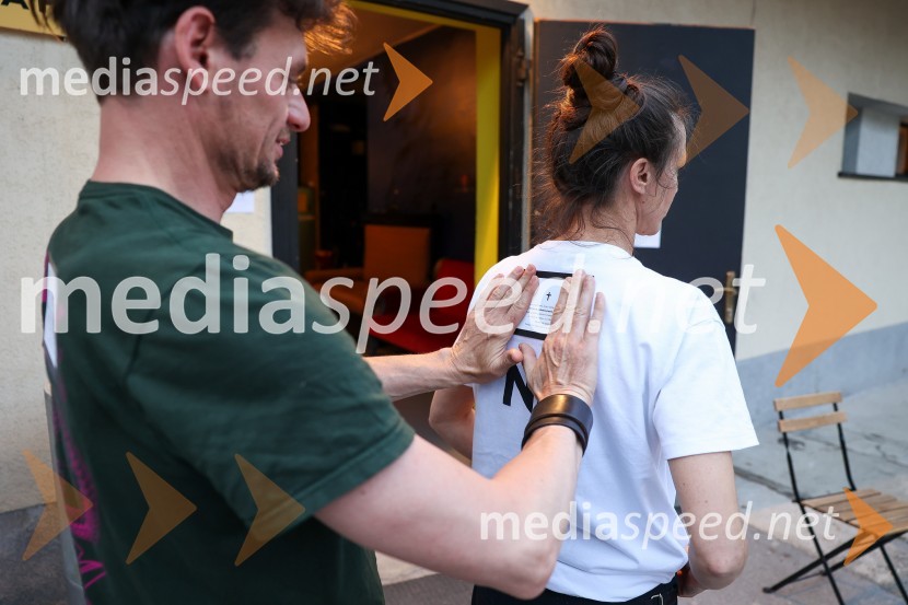  Primož Bezjak, igralec, plesalec;  Katarina Stegnar, igralkaOtvoritev Festivala performansa s predstavo Sladke skrbi