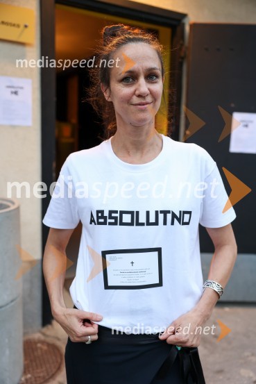  Katarina Stegnar, igralkaOtvoritev Festivala performansa s predstavo Sladke skrbi