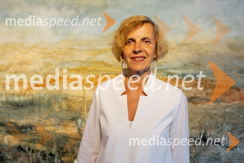  Apolonija Simon, umetnicaApolonija Simon z razstavo Globine vidnega v galeriji Generali