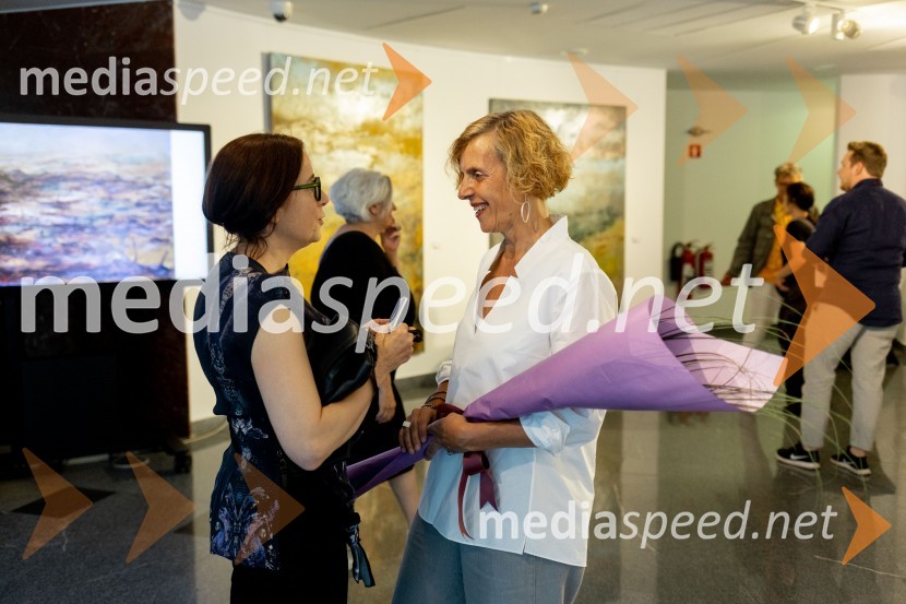  Nataša Grčar Napast, modna oblikovalka;  Apolonija Simon, umetnicaApolonija Simon z razstavo Globine vidnega v galeriji Generali