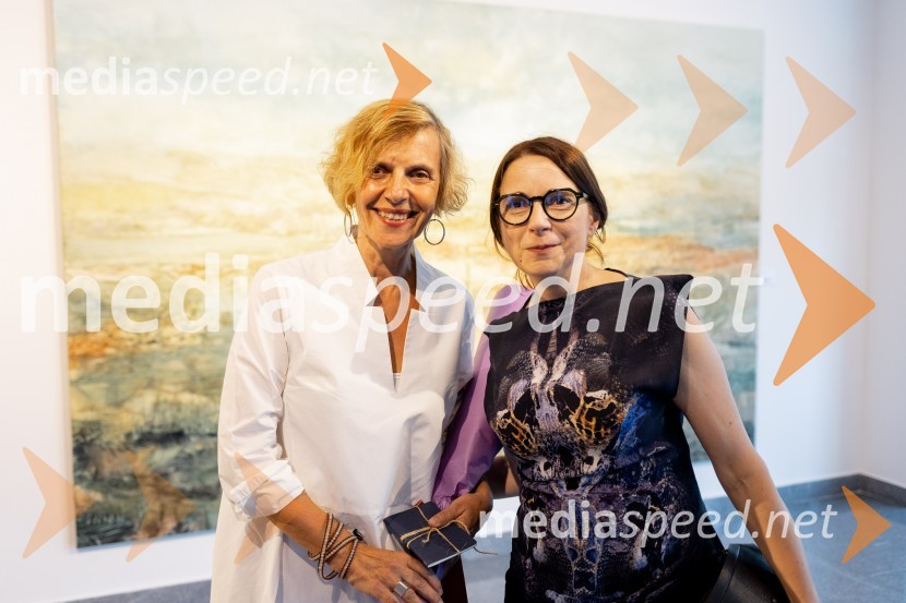  Apolonija Simon, umetnica;  Nataša Grčar Napast, modna oblikovalkaApolonija Simon z razstavo Globine vidnega v galeriji Generali