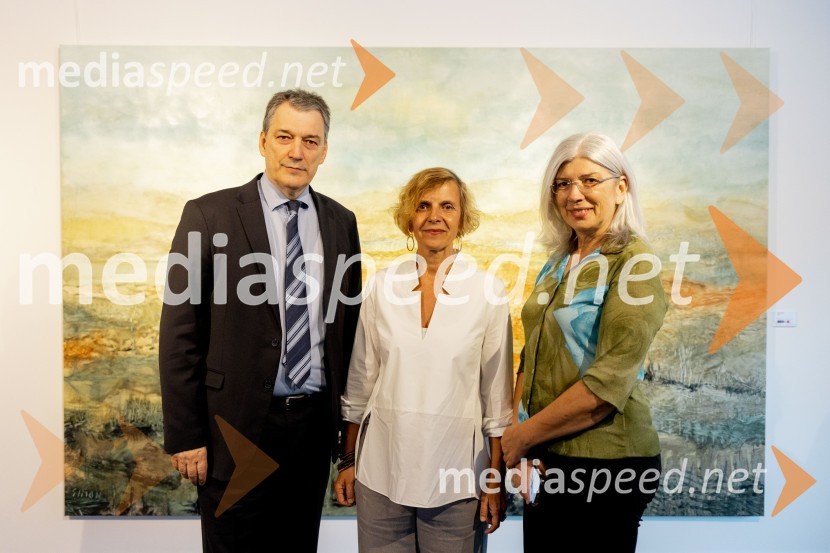  Matija Šenk, član uprave, Generali;  Apolonija Simon, umetnica;  Olga  Pejović, predstavnica za odnose z javnostmi, GeneraliApolonija Simon z razstavo Globine vidnega v galeriji Generali