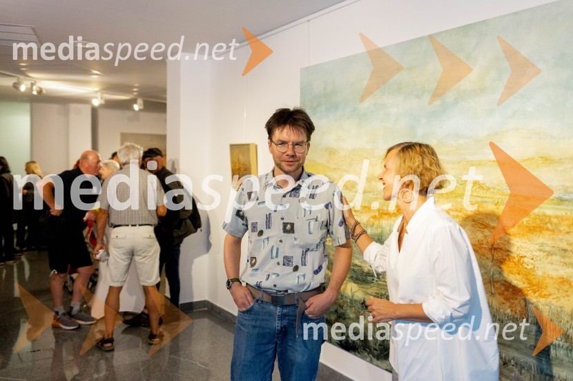  ... ;  Apolonija Simon, umetnicaApolonija Simon z razstavo Globine vidnega v galeriji Generali