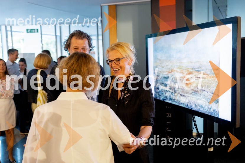  Apolonija Simon, umetnica;  ... Apolonija Simon z razstavo Globine vidnega v galeriji Generali