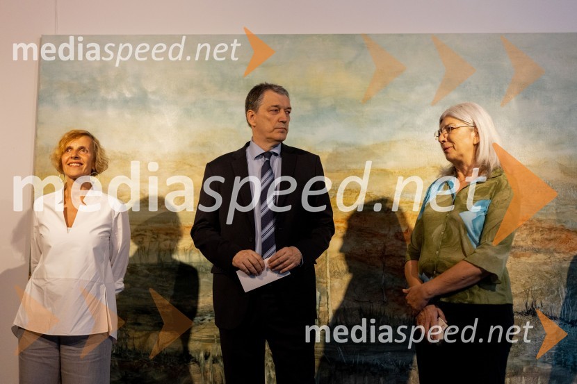  Apolonija Simon, umetnica;  Matija Šenk, član uprave, Generali;  ... Apolonija Simon z razstavo Globine vidnega v galeriji Generali