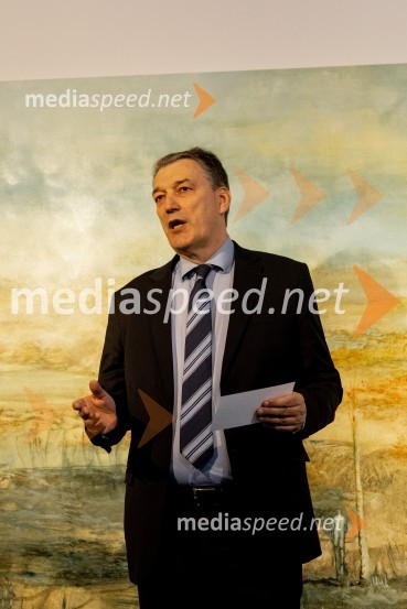  Matija Šenk, član uprave, GeneraliApolonija Simon z razstavo Globine vidnega v galeriji Generali