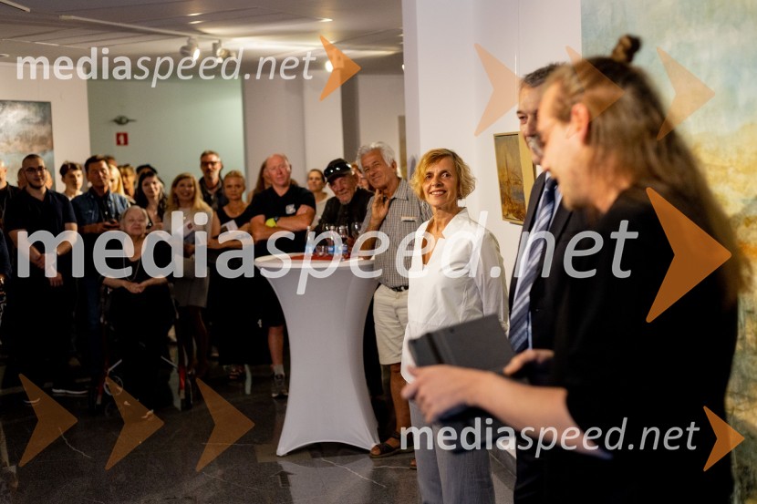  Apolonija Simon, umetnicaApolonija Simon z razstavo Globine vidnega v galeriji Generali