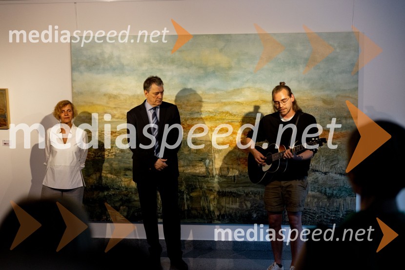  Apolonija Simon, umetnica;  Matija Šenk, član uprave, Generali;  Matic Lukšič, igralecApolonija Simon z razstavo Globine vidnega v galeriji Generali